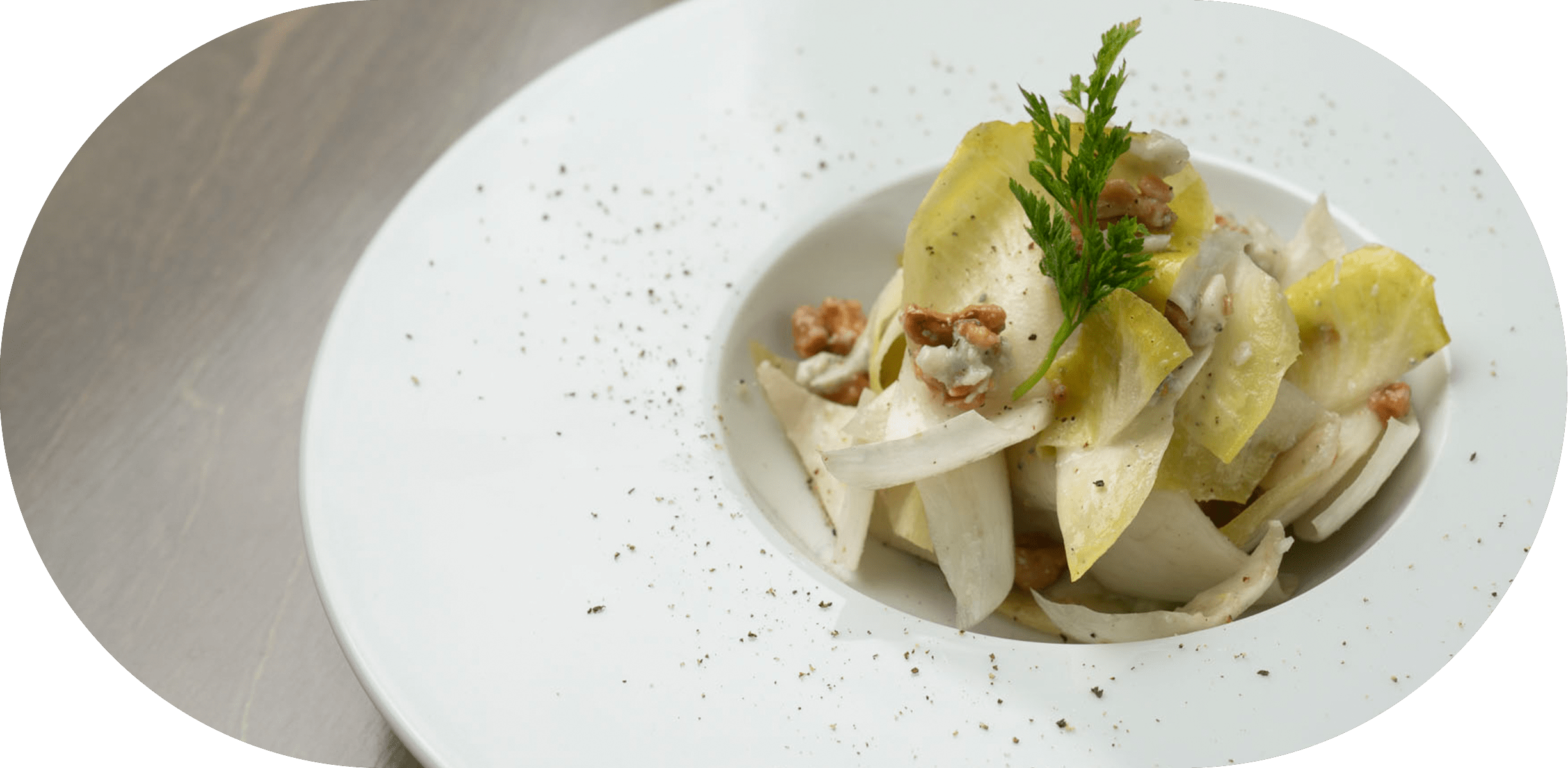 ほろ苦いアンディーブとクルミのサラダ